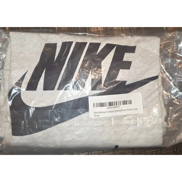 Nike Women's Tennis Essential Icon Futura Tee - Size Small - New - Picture 3 of 3